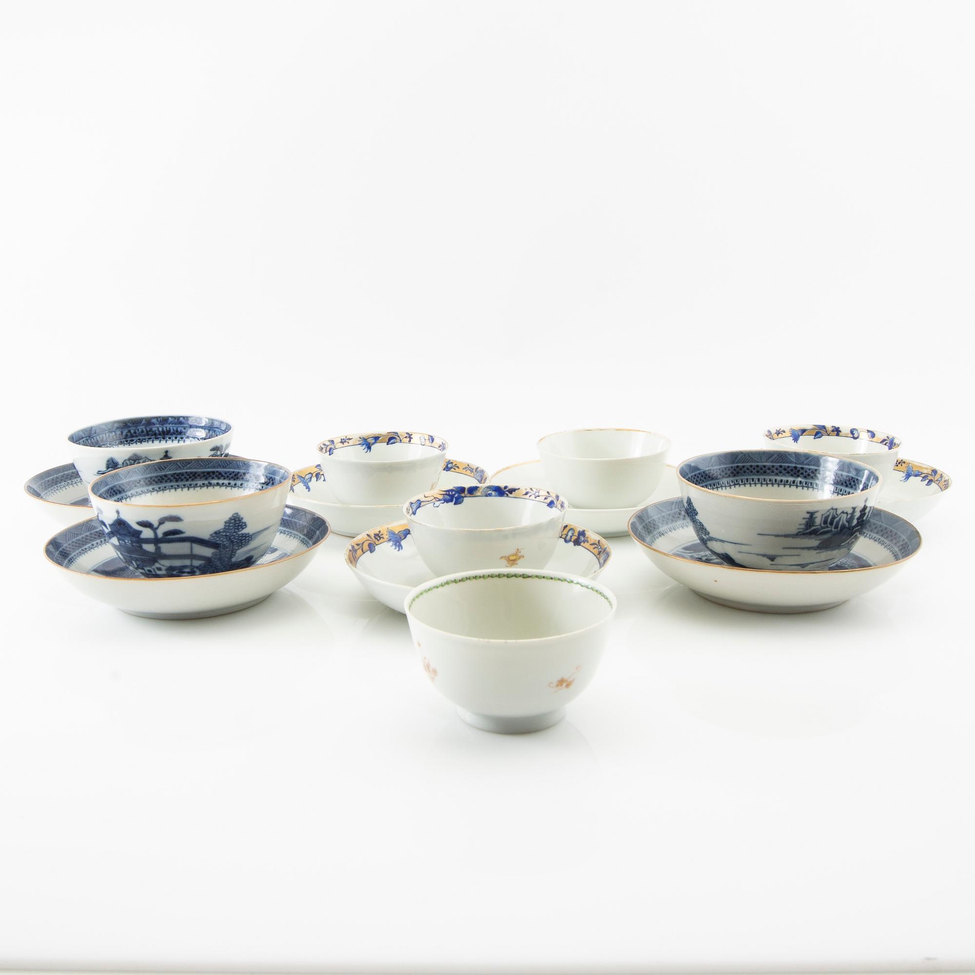 Tea cups with saucers 9 pcs China 18th/19th century porcelain.
