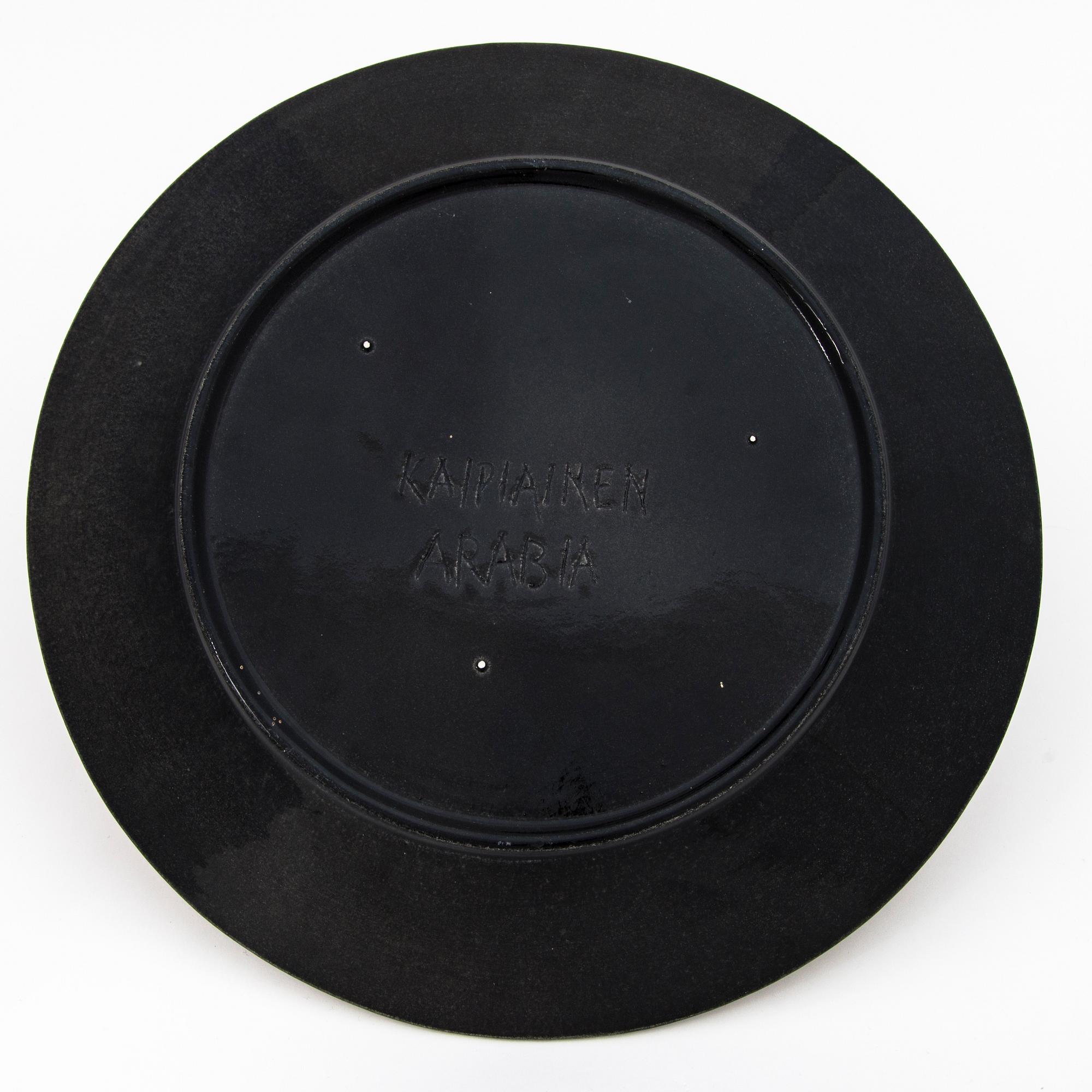 BIRGER KAIPIAINEN, a decorative plate signed Kaipiainen Arabia.