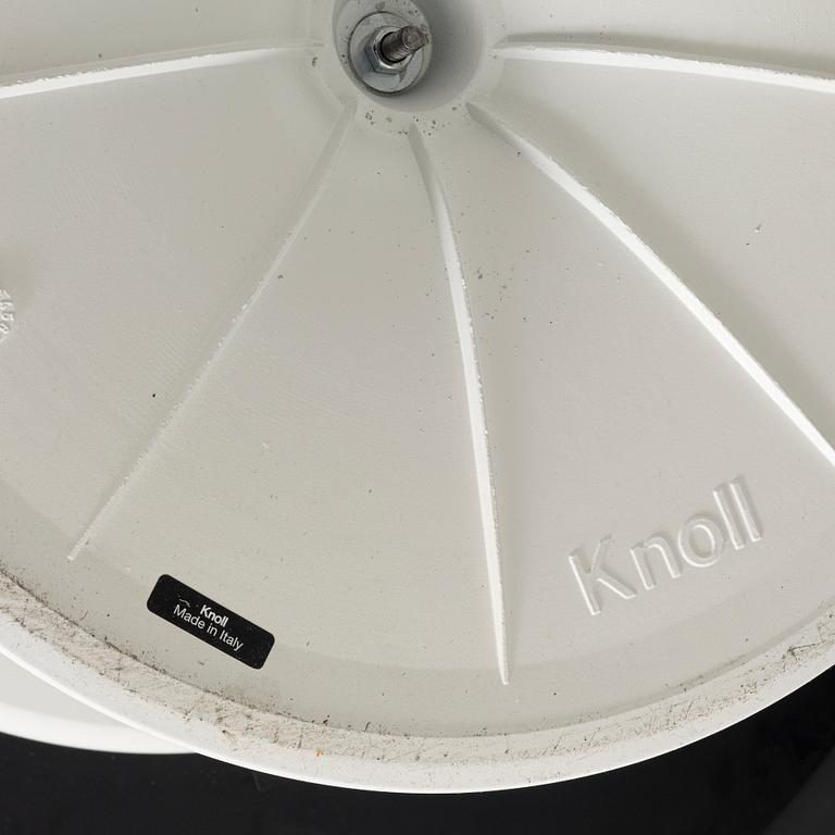 Eero Saarinen, soffbord, "Tulip", Knoll International.