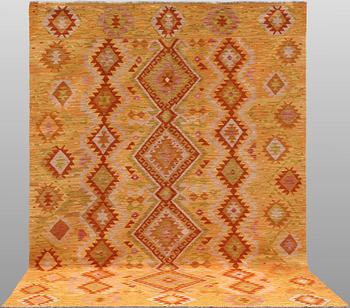 A Kelim carpet, 295 x 201 cm.