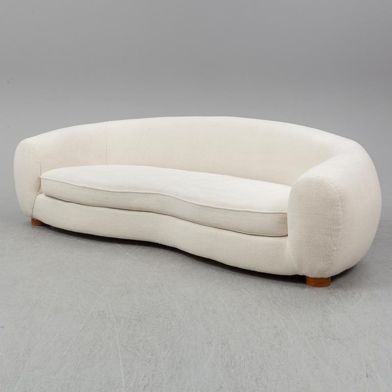 ANDREAS MARTIN-LÖF, a sofa, "Hommage à ´l'Ours Polaire´", for Lyceum, produced in Sweden 2017.