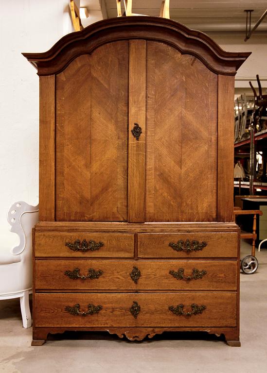 SALSSKÅP, rokoko, 1700-tal.