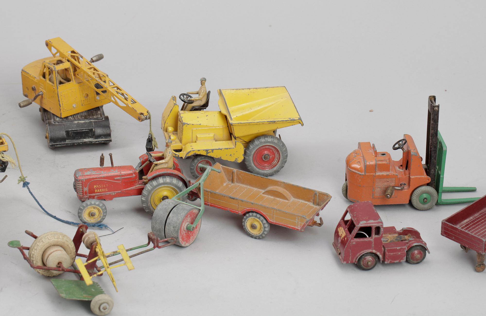 PARTI LEKSAKER, mestadels Dinky Toys. 1950 och 1960-tal.