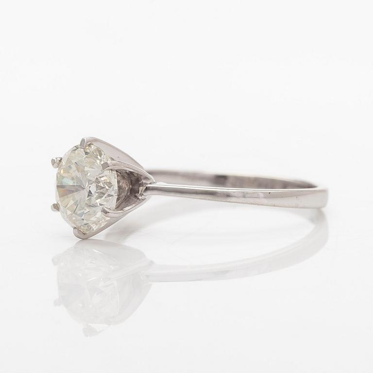 Sormus, 14K valkokultaa, ja briljanttihiottu timantti.