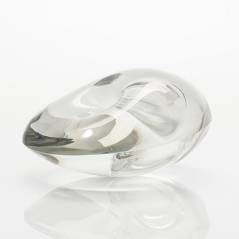 Timo Sarpaneva, a glass sculpture, 3567 'Sitting bird' signed  Timo Sarpaneva Iittala.