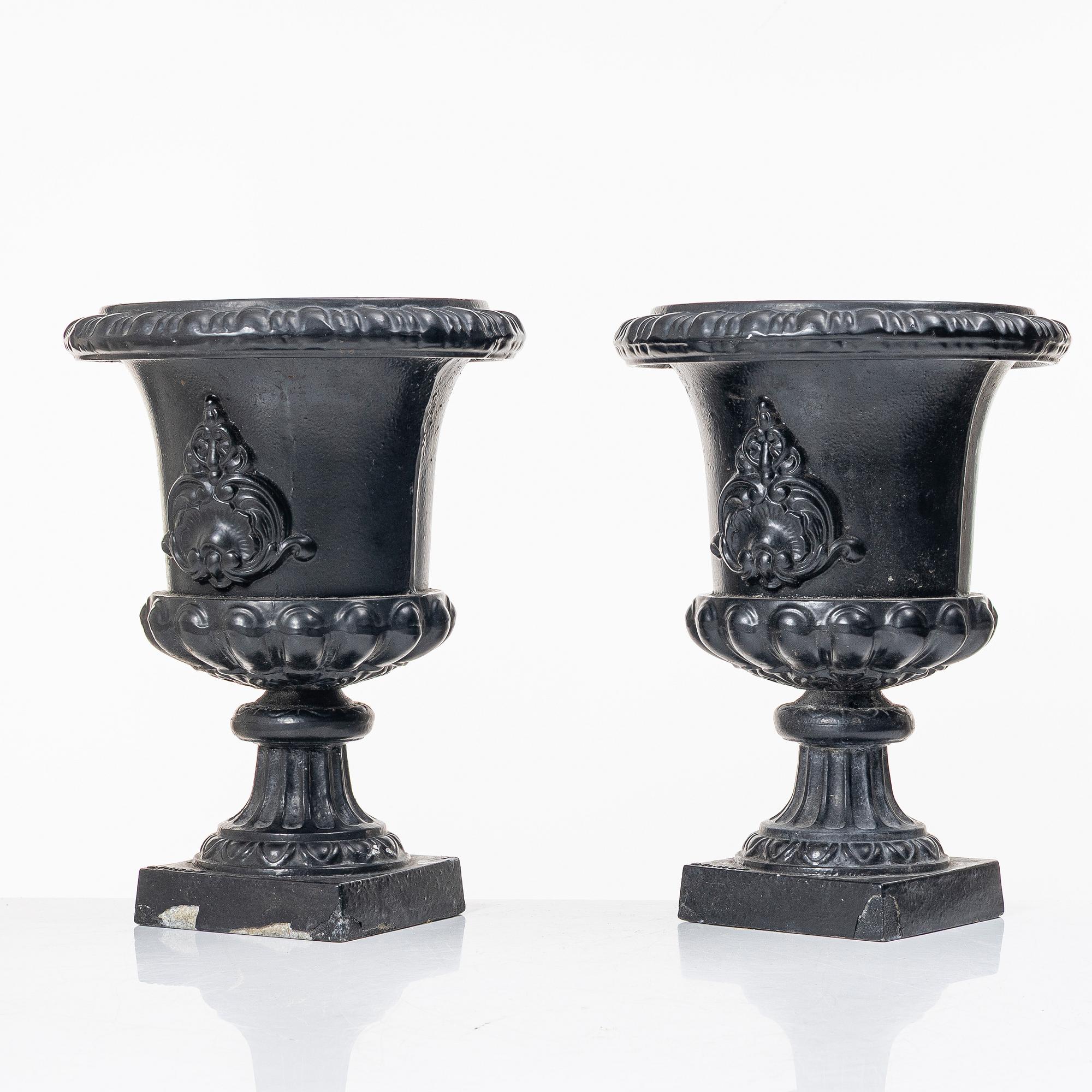 A pair of urns, Byarums Bruk, 21st century.