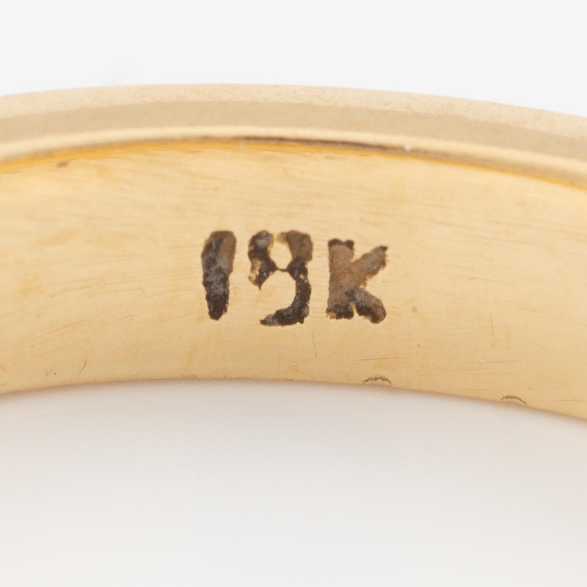 Ring 18K gold with lapis lazuli.