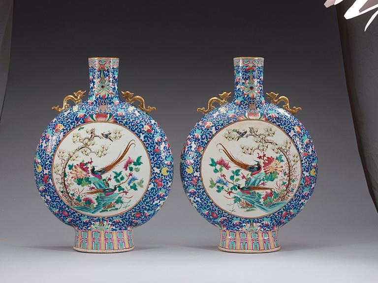 A pair of large famille rose moon flasks, Qing dynasty, 19th Century.