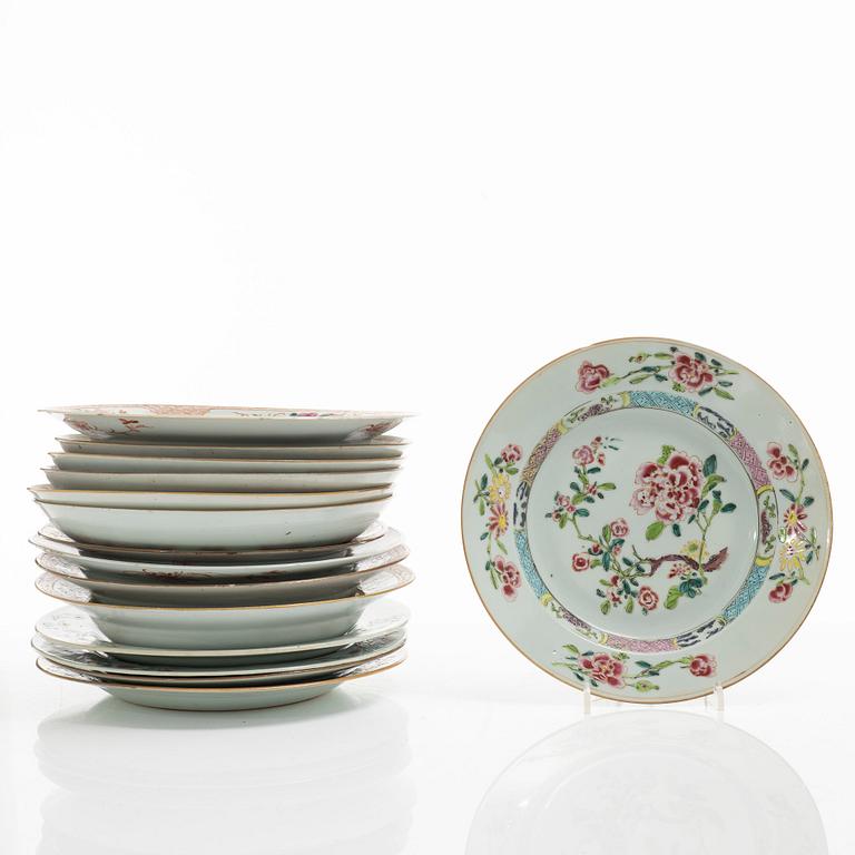 Tallrikar, 15 stycken, porslin, Kina, Qingdynastin, 1700-tal.