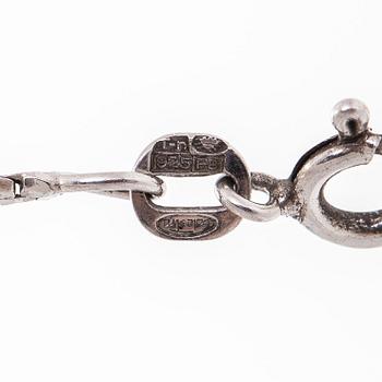 Tapio Wirkkala, hänge "Silvermåne", sterling silver, Westerback, Helsingfors 1971, kedja medföljer.