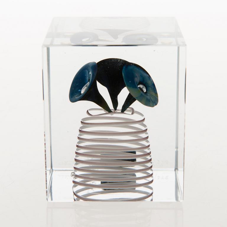 OIVA TOIKKA, An annual glass cube, signed Oiva Toikka Nuutajärvi 1978 and numbered 876/2000.