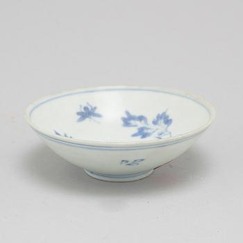 A blue and white bowl, Transition, 17th century.