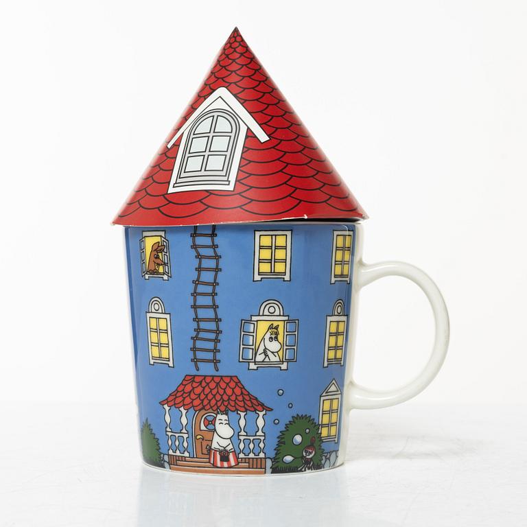 A set of 31 Moomin mugs, Arabia, Finland.