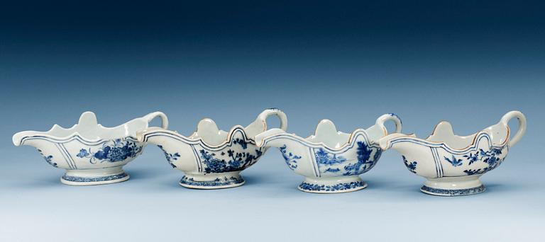 SÅSSNIPOR, fyra stycken snarlika, kompaniporslin. Qing dynastin, Qianlong (1736-95).