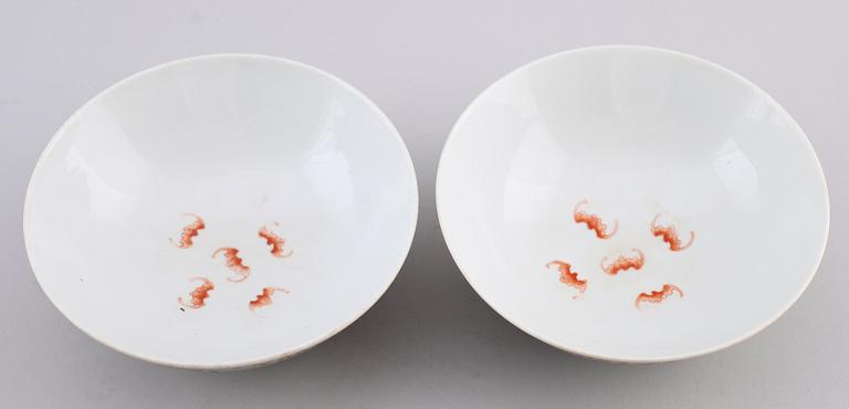 SKÅLAR, 1 par, porslin, Kina, 1900-tal.