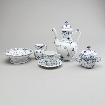 ROYAL COPENHAGEN, kaffeservis, 15 dls Musselmalet halvblond, porslin, första- och andrasortering.