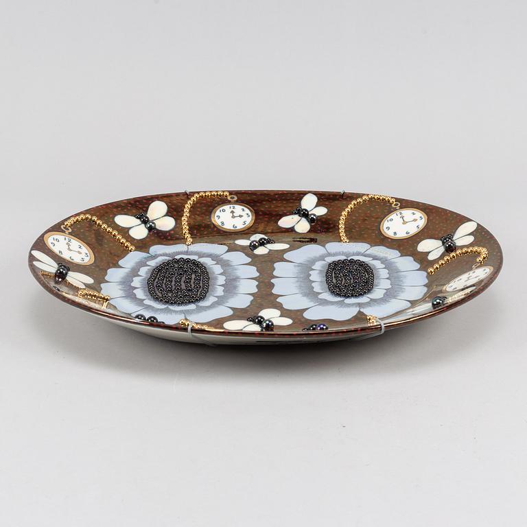 A ceramic plate, 'Duetto', by Birger Kaipiainen, Arabia Art 1983. Signed and numbered 139/300.
