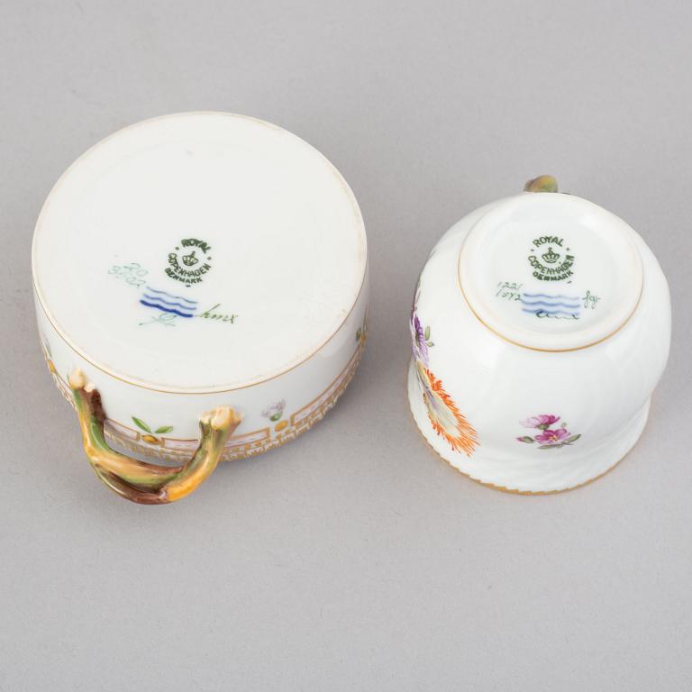 A Royal Copenhagen 'Flora Danica' jar with cover, Denmark, 20th Century.