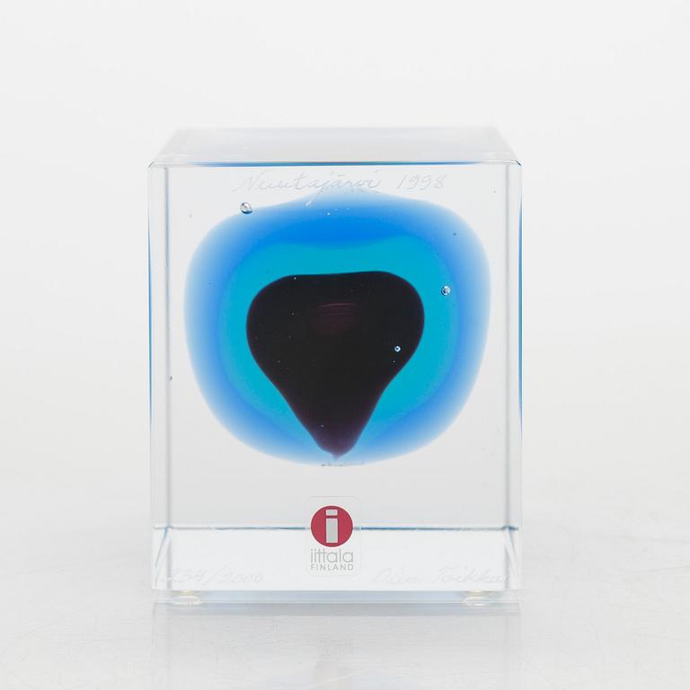 Oiva Toikka, annual glass cube 1998, signed Oiva Toikka Nuutajärvi 1998, 234/2000.