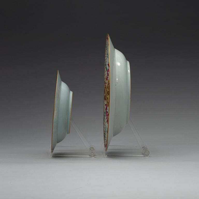 SERVISDELAR, 10 stycken, vapenporslin. Qingdynastin, Qianlong (1736-95).