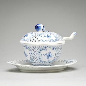 SÅSSKÅL med FAT och SLEV, porslin, Meissen, 1900-tal.