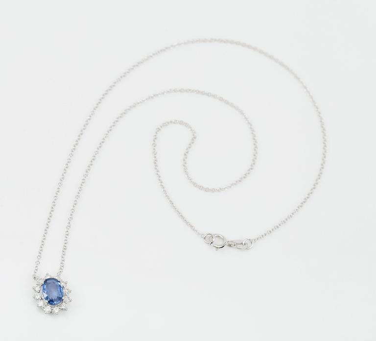 COLLIER, blå safir ca 1,30 ct, briljantslipade diamanter totalt ca 0,38 ct.