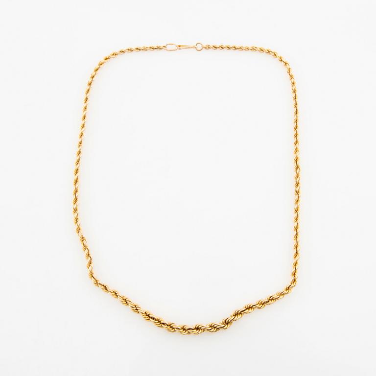Necklace with a graduated Cordell link in 14K gold.