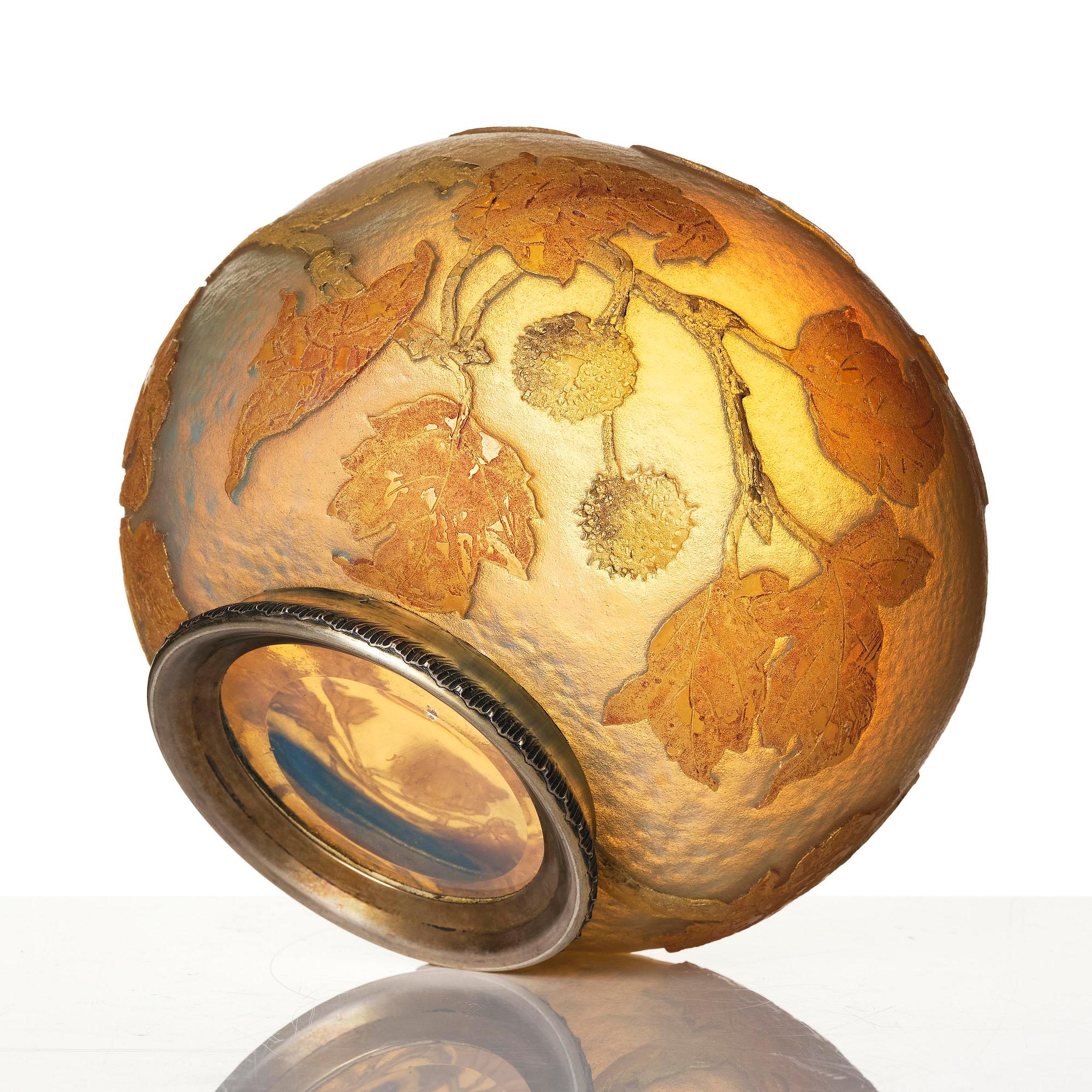 Daum Frères, an "Aurore" (Boule cabossée) Art Nouveau cameo glass bowl by Jacques Gruber, Nancy, France, 1890s.