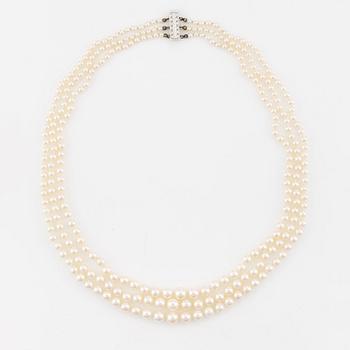 Pearl necklace, three-strand, graduated cultured pearls, clasp in 18K white gold and brilliant-cut diamonds.