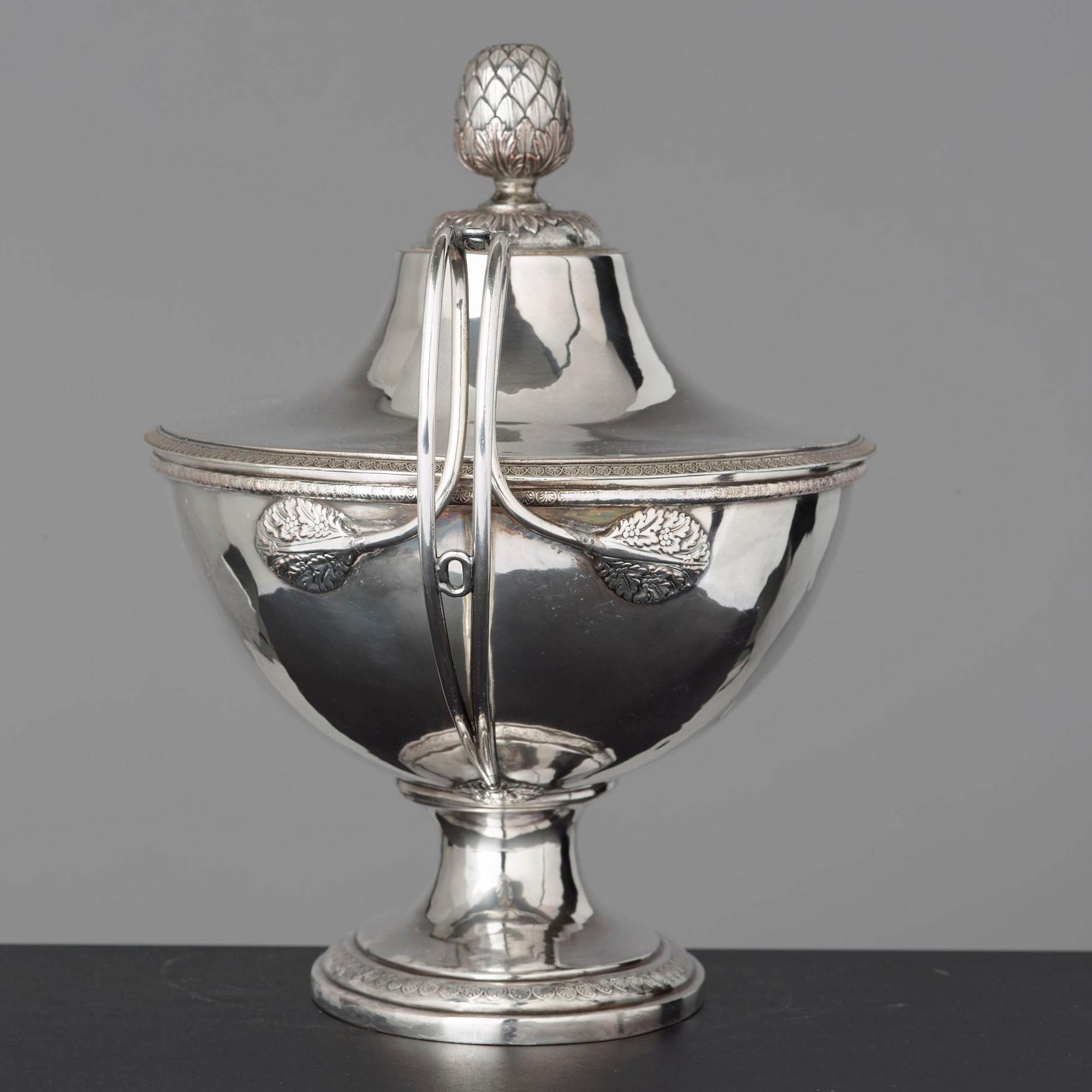 An English 19th Century silver plated tureen and cover.
