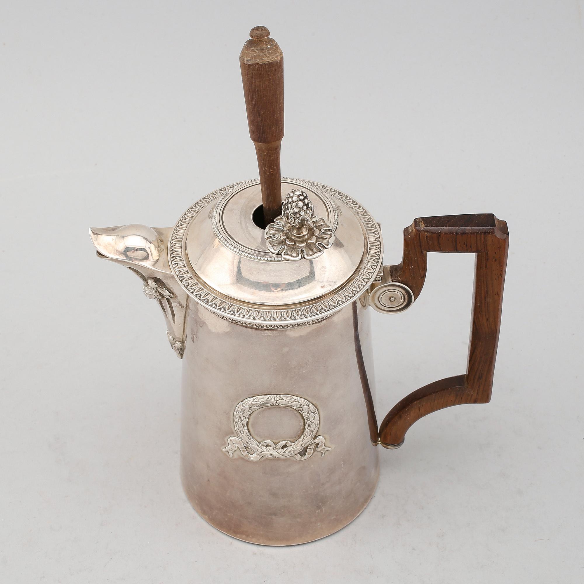 CHOKLADKANNA, silver, Louis Seizestil, Frankrike, omkring år 1900. Vikt ca 460 gram.