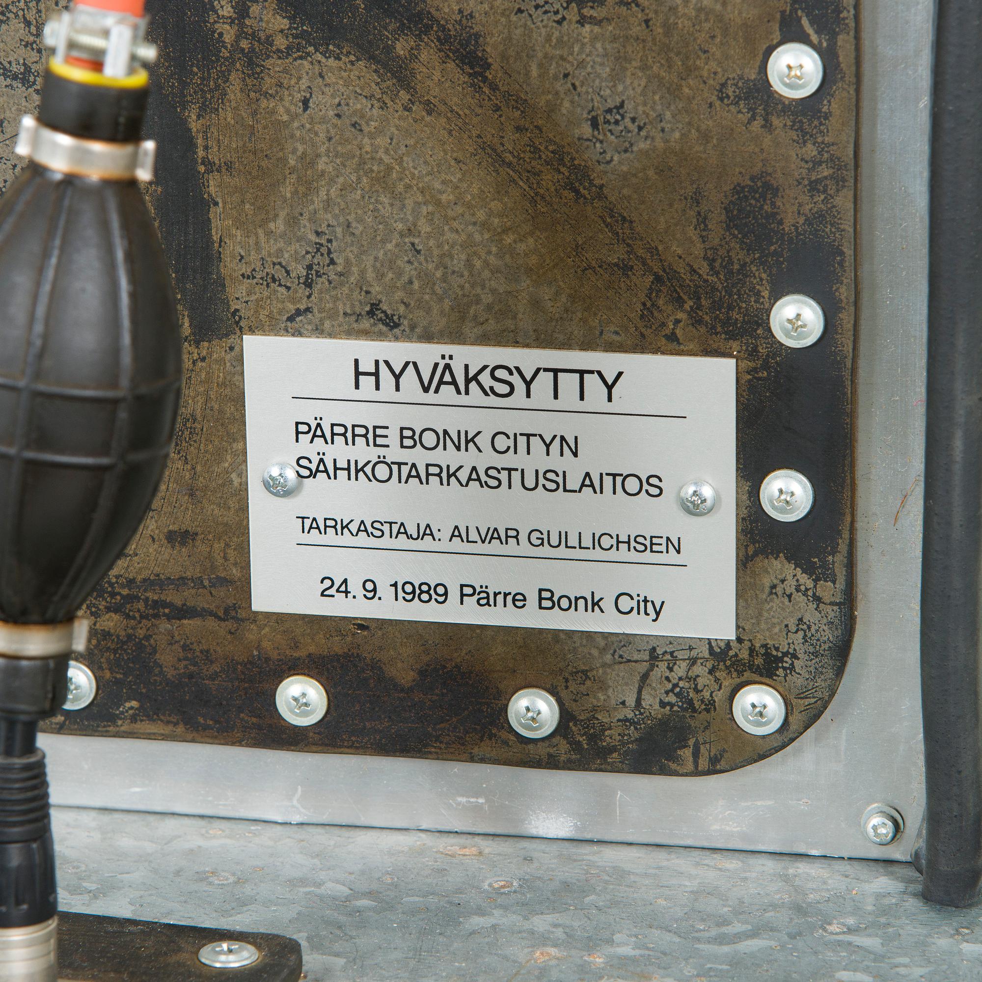 Alvar Gullichsen, "Hot-Spot Non-Standard Orbitizer" & Docent Udo D. Dröppeldorf, Raba Hiff, Bonk Business Inc.