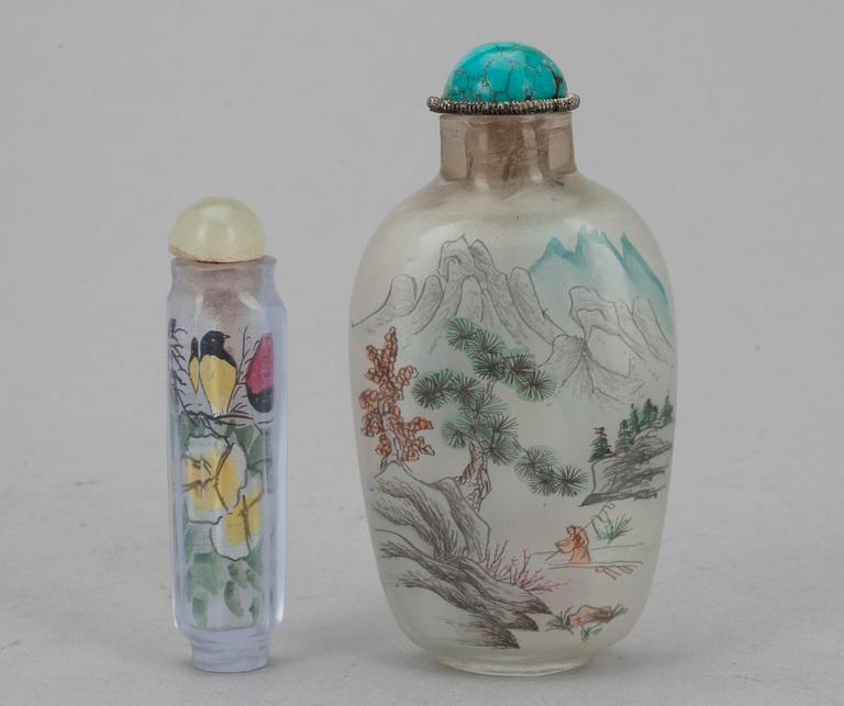 SNUSFLASKOR, 2 st., glas samt turkos. Kina, tidigt 1900-tal.