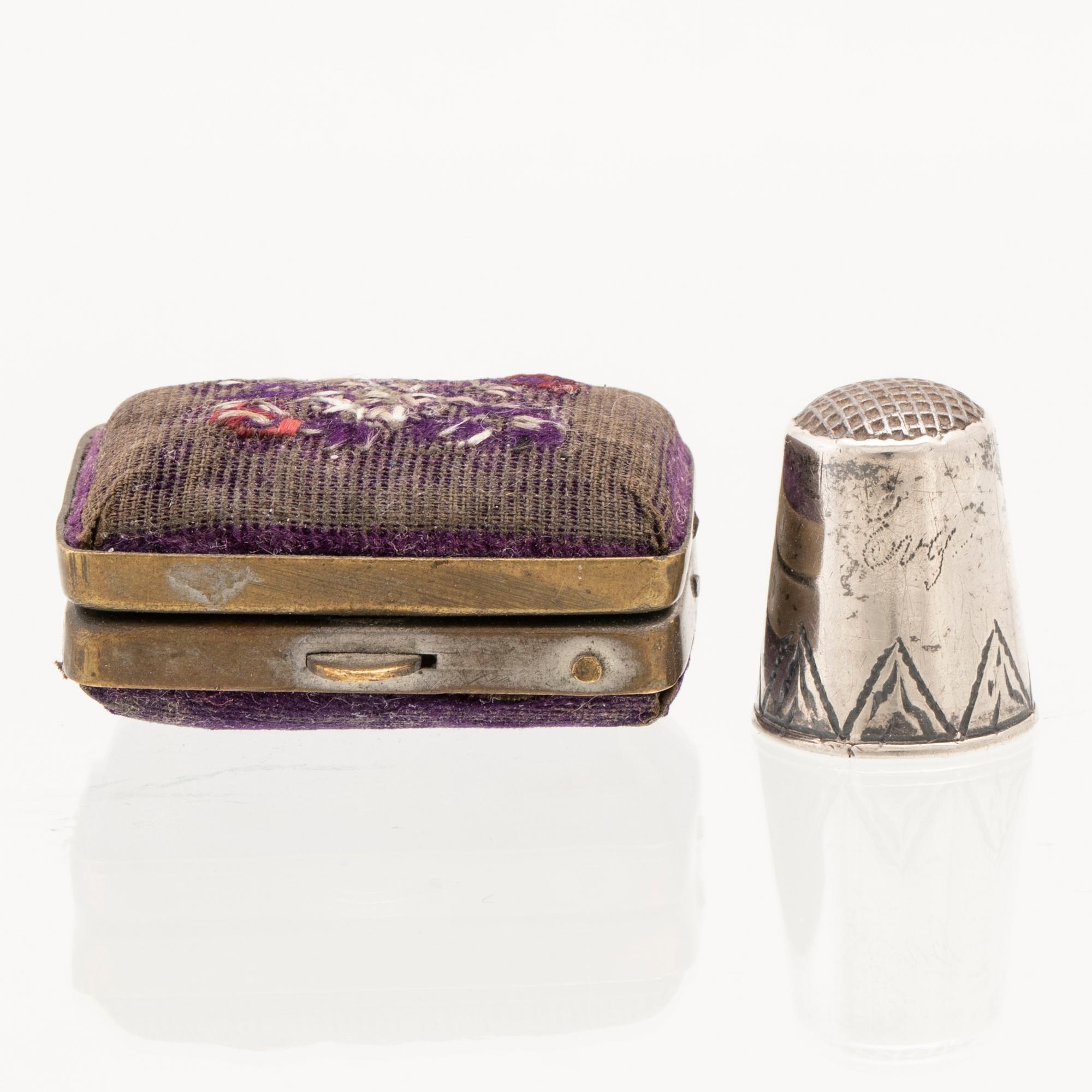 Thimbles, 2 pcs, 18K gold and likely carnelian, Lars Larsson & Co Gothenburg 1848 silver Eman Lindström Söderköping 1918.