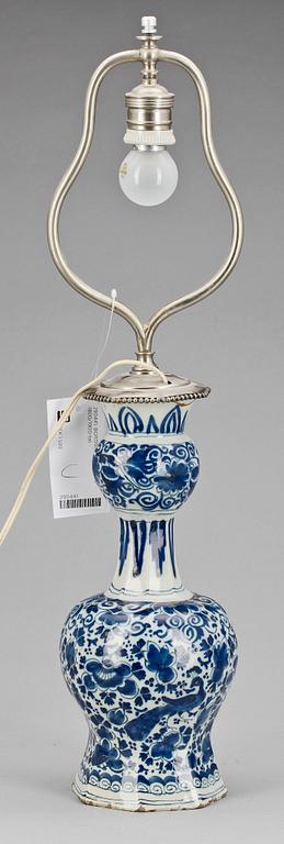 BORDSLAMPA, fajans, 1800/1900-tal.