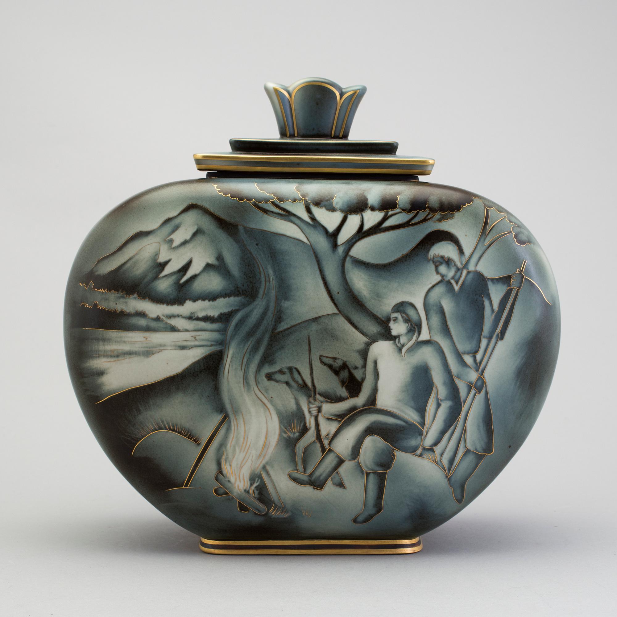 A flambé stoneware jar with cover by Gunnar Nylund for Rörstrand.