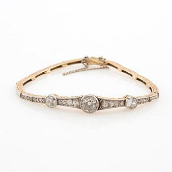 Bracelet 14K gold and platinum with round old-cut diamonds approximately 1.74 ct in total.