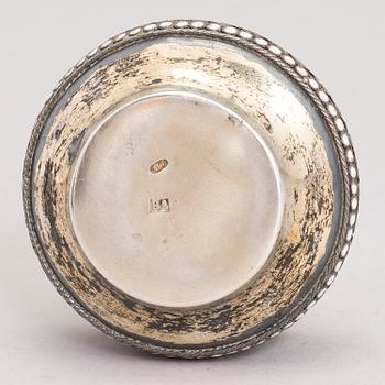 A Russian enamelled silver salt cellar, Moscow, early 1900s.