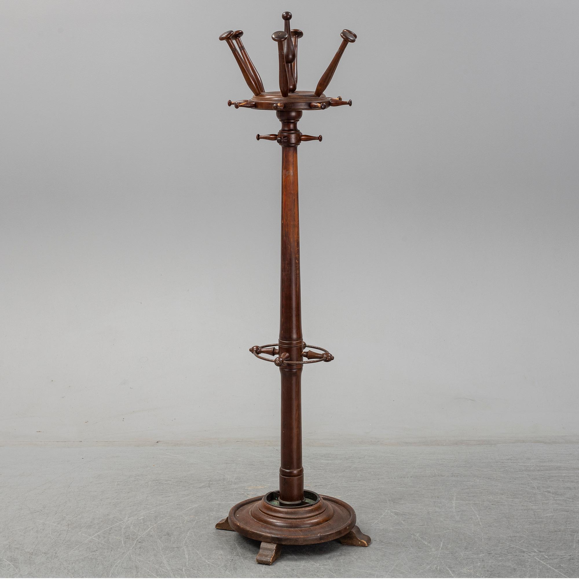 A stained pine clothes hanger, first half of the 20th century.