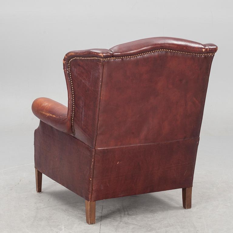 ÖRONLAPPSFÅTÖLJ, engelsk stil, 1900-talets andra hälft.