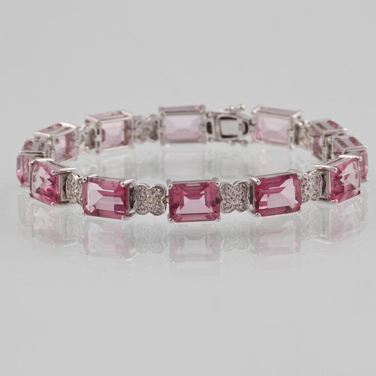 ARMBAND, 14K vitguld med rosa topaser samt briljantslipade diamanter. Vikt 19,5 gram.