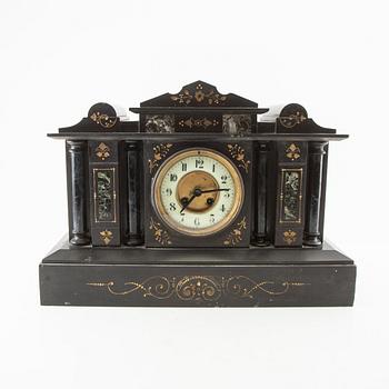 Table garniture 3 dlr early 20th century.