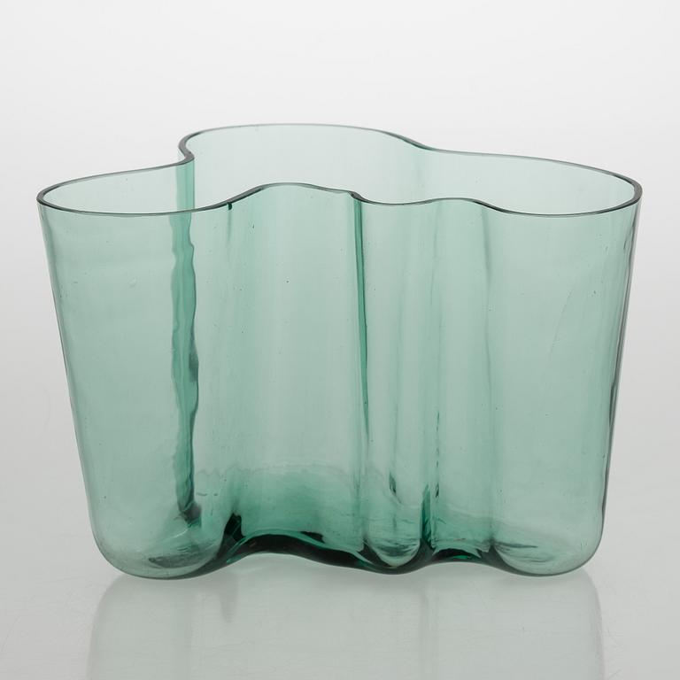 Alvar Aalto, A '9750' vase Karhula Glassworks in production 1937-1949.