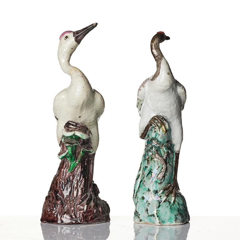 A pair of Chinese figures of birds, Qing dynasty, 19th century.