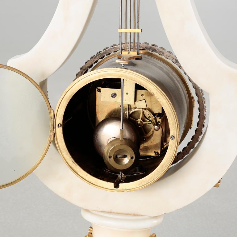 A table clock, dial marked "Gilles l'Ainé Paris", made around year 1900.