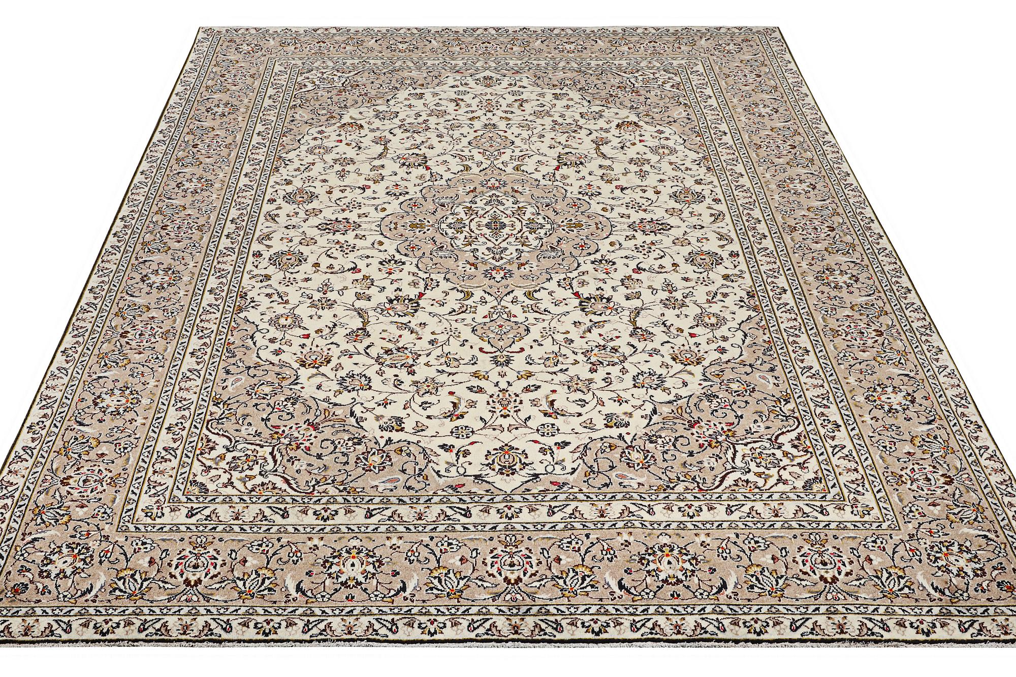 A carpet, Kashan, ca 341 x 240 cm.