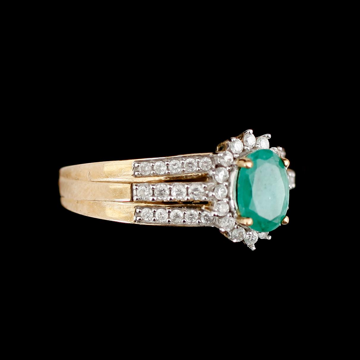 RING, 9 k guld, smaragd, briljantslipade diamanter tot ca 0,56 ct.