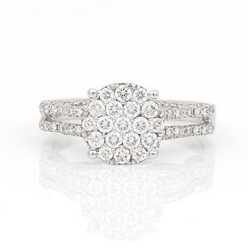 RING, vitguld 18K, briljantslipade diamanter totalt ca 0.71ct. Tot ca 3 gram.