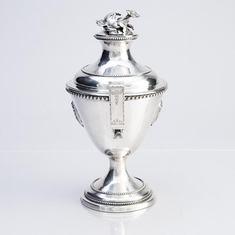 Petter Gillberg, sockerskål med lock, silver, Varberg 1790. Gustaviansk.