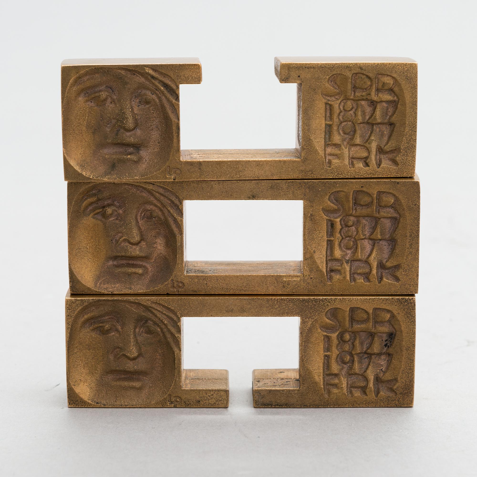 Laila Pullinen, sculpture/medal, bronze, signed LP, numbered 2291.